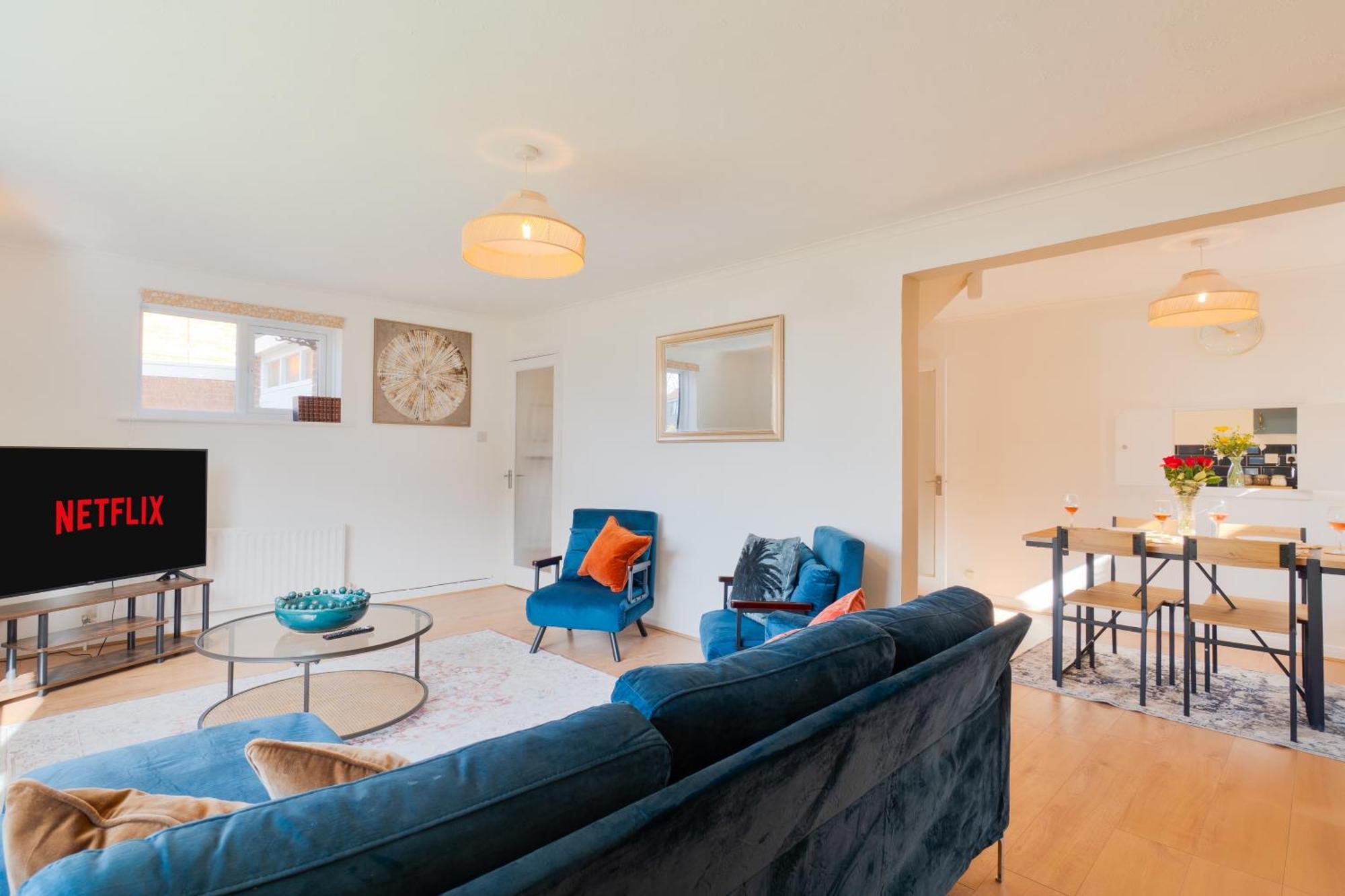 Stylish 4 Bedroom Spacious Retreat With Parking - Sleeps 10 - Families & Contractors Canterbury Exterior foto
